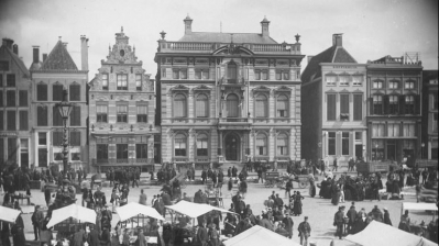 Casper Naber springt uit zolderraam Scholtenhuis