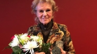 'Veteranenmoeder' Hiltje krijgt medaille