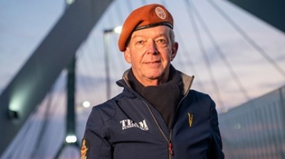Tim eert Waalcrossers bij zonsondergang