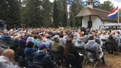 TERUGKIJKEN | Dodenherdenking op Ereveld Loenen