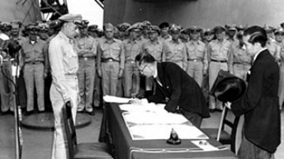 De Japanners tekenen de overgave: de Tweede Wereldoorlog is voorbij