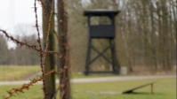 Studenten fietsen van Duitse concentratiekampen naar Westerbork
