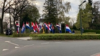 Veertig vlaggen om samen te herdenken in Eelde-Paterswolde