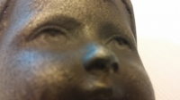 Een bronzen kinderkopje uit de oorlog: ruilmiddel tijdens de hongerwinter