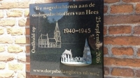 Het verhaal achter een plaquette op een kerkmuur: oorlog en overleven in Hees (Nijmegen)