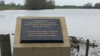 Monument voor omgekomen Spitfire-piloot in Herwen